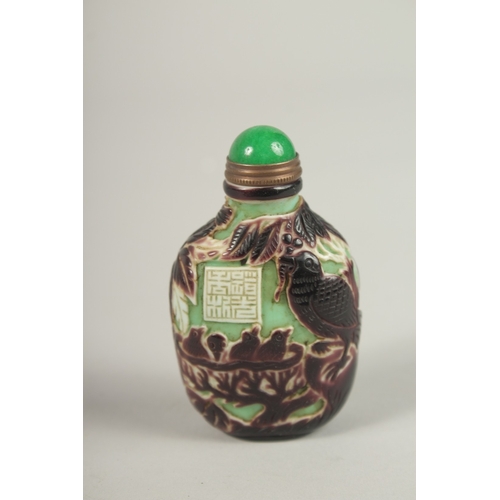 113 - A PEKING GLASS SNUFF BOTTLE.