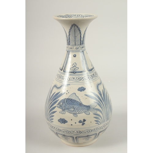 139 - A CHINESE BLUE AND WHITE PORCELAIN YUHUCHUNPIN VASE. 32cms high.