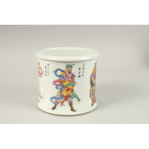 152 - A CHINESE FAMILLE ROSE PORCELAIN BRUSH POT, with figures. 18cms high.