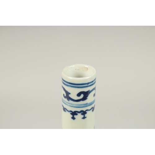 96 - A CHINESE BLUE AND WHITE STRAIGHT NECK VASE.