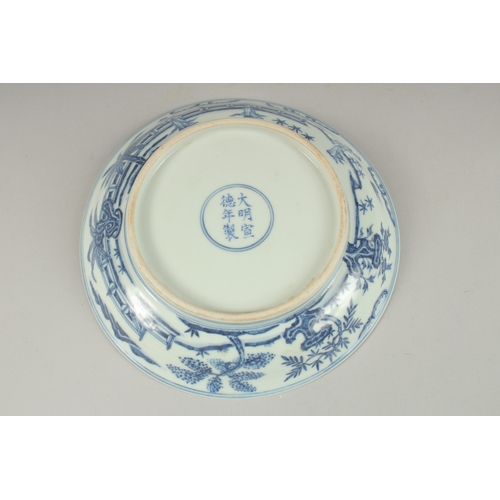 1010 - A CHINESE BLUE AND WHITE PORCELAIN DISH, the base with character mark, 19.5cm diameter.