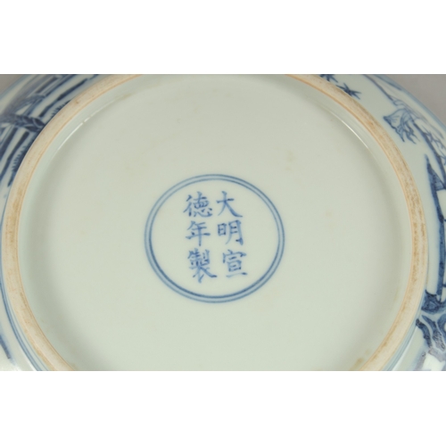 1010 - A CHINESE BLUE AND WHITE PORCELAIN DISH, the base with character mark, 19.5cm diameter.