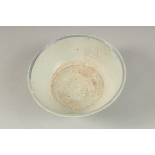 1012 - A CHINESE VUNG TAU CARGO BLUE AND WHITE PORCELAIN BOWL, 14cm diameter.