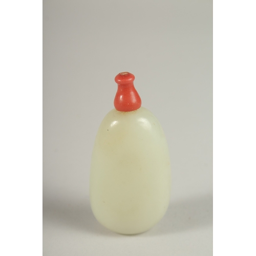1028 - A CHINESE CARVED JADE SCENT BOTTLE, 6.5cm high.