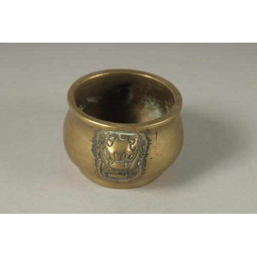 1048 - A MINIATURE 18TH CENTURY BRONZE CENSER, with lion ring handles, 5cm diameter.