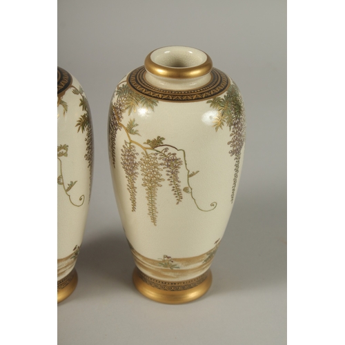 1062 - A VERY FINE PAIR OF JAPANESE SATUSMA VASES, painted with hens and flora with fine gilt highlights, s... 