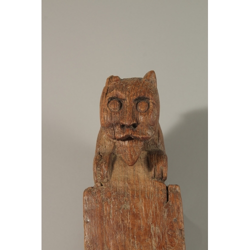 1271 - A LARGE CARVED WOOD FIGURAL POST, with carved cat to the top, 68cm long.