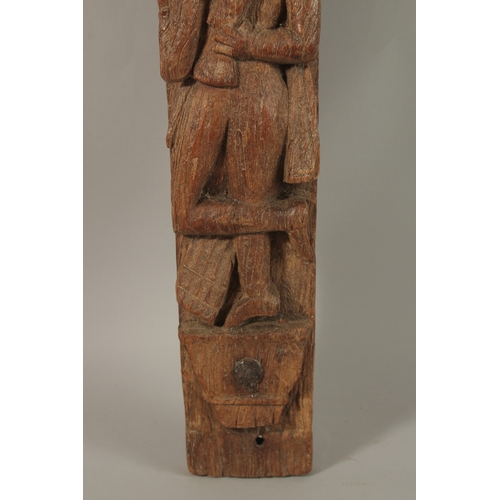 1271 - A LARGE CARVED WOOD FIGURAL POST, with carved cat to the top, 68cm long.