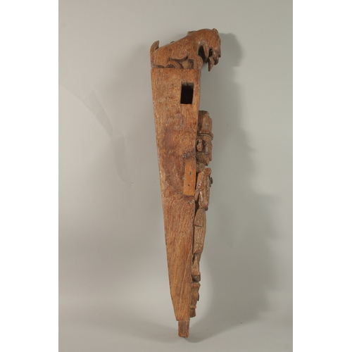 1271 - A LARGE CARVED WOOD FIGURAL POST, with carved cat to the top, 68cm long.