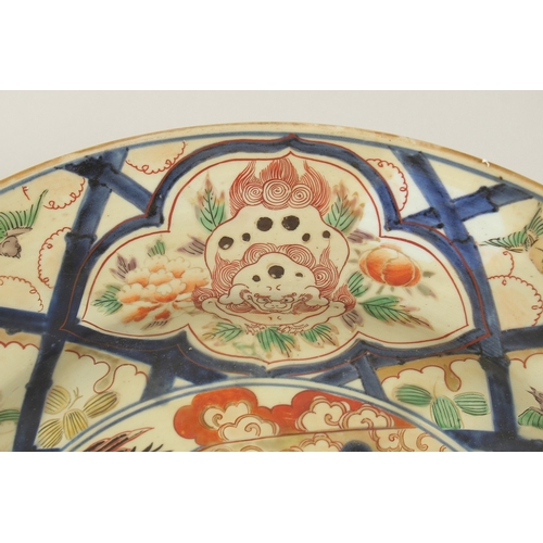 1289 - A VERY LARGE 19TH CENTURY JAPANESE IMARI PORCELAIN CHARGER, painted with a central panel of cranes a... 