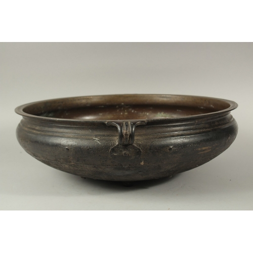 1291 - A LARGE 19TH CENTURY INDIAN OR SOUTH EAST ASIAN BRONZE TWIN HANDLE URLI, 59cm diameter. *Note: a sim... 