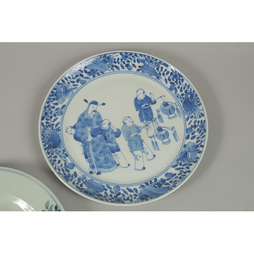 10 - FIVE CHINESE BLUE AND WHITE PORCELAIN PLATES, (5).