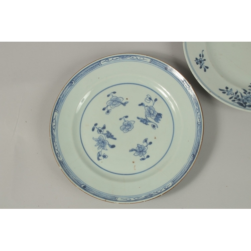 10 - FIVE CHINESE BLUE AND WHITE PORCELAIN PLATES, (5).