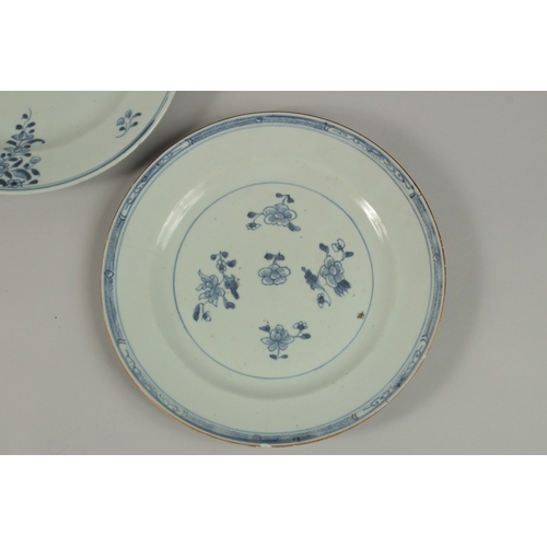 10 - FIVE CHINESE BLUE AND WHITE PORCELAIN PLATES, (5).