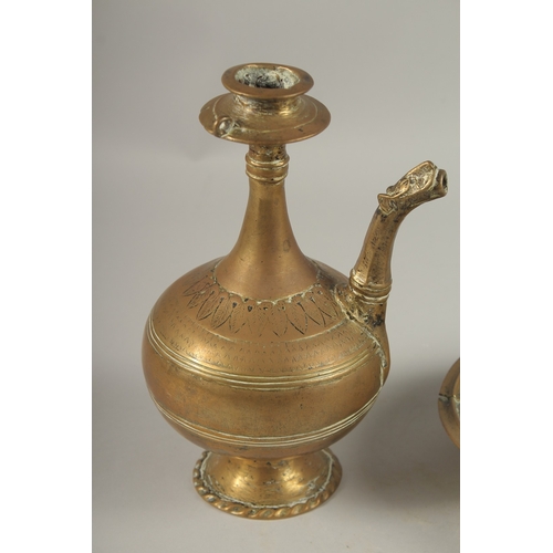 103 - A 17TH CENTURY MUGHAL INDIAN BRASS OR BRONZE EWER AND BASIN, ewer 24cm high, (2).