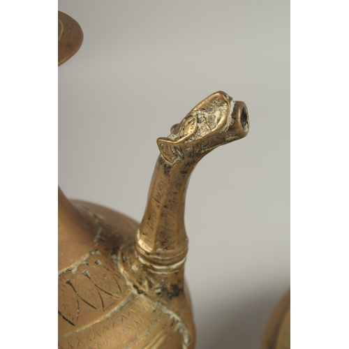 103 - A 17TH CENTURY MUGHAL INDIAN BRASS OR BRONZE EWER AND BASIN, ewer 24cm high, (2).