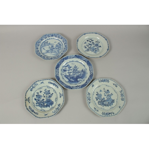 11 - FIVE CHINESE BLUE AND WHITE PORCELAIN PLATES, (5).