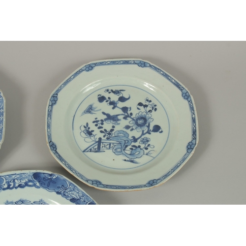 11 - FIVE CHINESE BLUE AND WHITE PORCELAIN PLATES, (5).