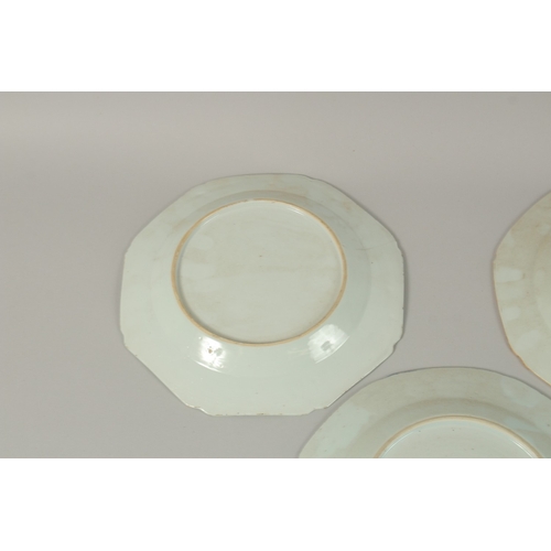 11 - FIVE CHINESE BLUE AND WHITE PORCELAIN PLATES, (5).