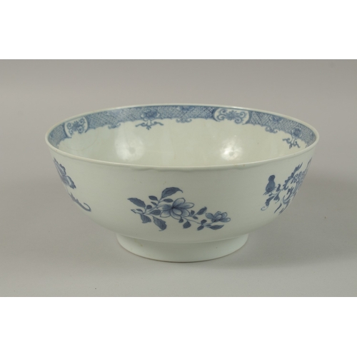 14 - A CHINESE BLUE AND WHITE PORCELAIN PUNCH BOWL, 26cm diameter.