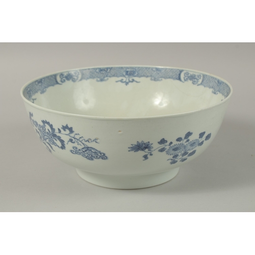 14 - A CHINESE BLUE AND WHITE PORCELAIN PUNCH BOWL, 26cm diameter.