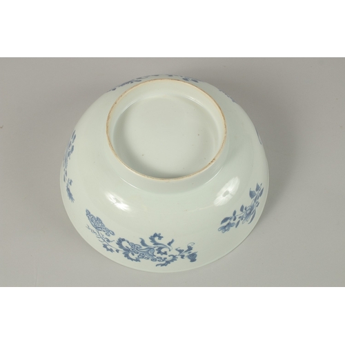 14 - A CHINESE BLUE AND WHITE PORCELAIN PUNCH BOWL, 26cm diameter.