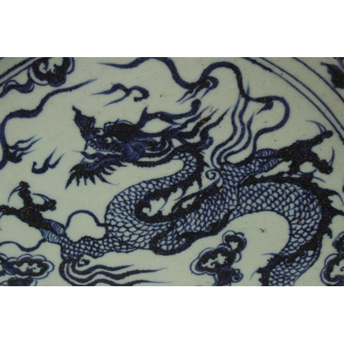 17 - A VERY LARGE CHINESE BLUE AND WHITE PORCELAIN DRAGON CHARGER, (af), 51cm wide.