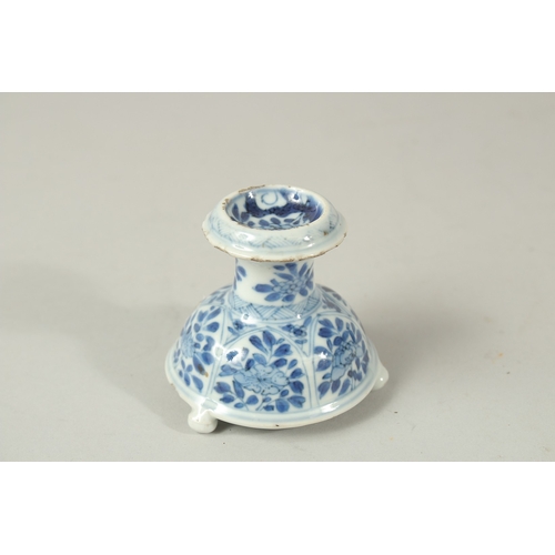 179 - A SMALL CHINESE KANGXI PERIOD PORCELAIN STAND, decorated with fine foliate panels, 6.5cm high.