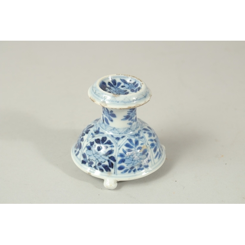 179 - A SMALL CHINESE KANGXI PERIOD PORCELAIN STAND, decorated with fine foliate panels, 6.5cm high.