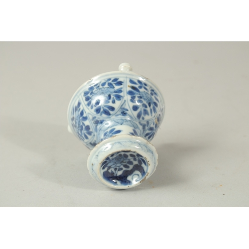 179 - A SMALL CHINESE KANGXI PERIOD PORCELAIN STAND, decorated with fine foliate panels, 6.5cm high.