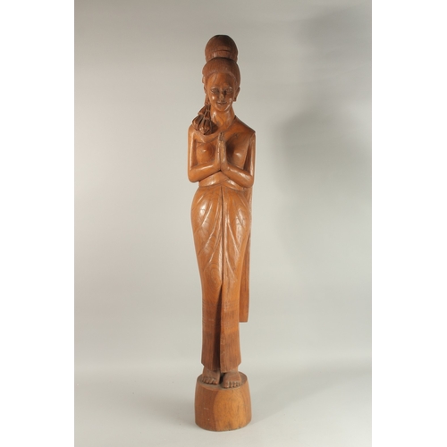 208 - A LARGE BALINESE FLOOR STANDING CARVED WOOD FIGURE, 115cm high.