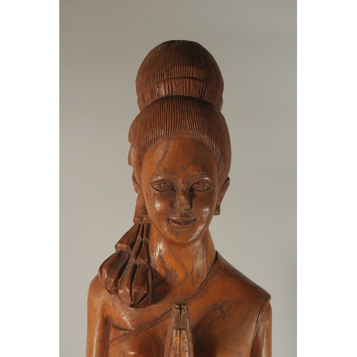 208 - A LARGE BALINESE FLOOR STANDING CARVED WOOD FIGURE, 115cm high.