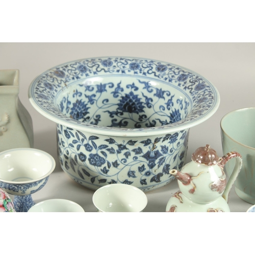 213 - A QUANTITY OF VARIOUS CHINESE PORCELAIN ITEMS, (qty).