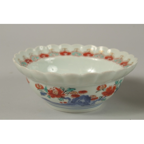 23 - FOUR CHINESE PORCELAIN BOWLS, together with a porcelain box and cover, (5).