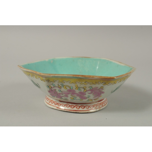 23 - FOUR CHINESE PORCELAIN BOWLS, together with a porcelain box and cover, (5).