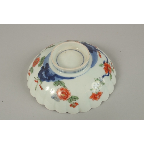 23 - FOUR CHINESE PORCELAIN BOWLS, together with a porcelain box and cover, (5).