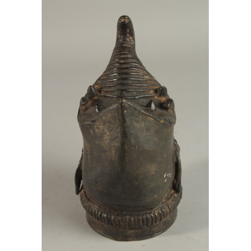 231 - AN 18TH CENTURY SOUTH INDIAN BRONZE ELEPHANT SHAPED PALANQUIN FINIAL, 20cm long.