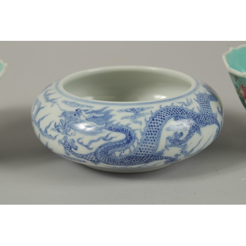 26 - A CHINESE BLUE AND WHITE PORCELAIN DRAGON BOWL, together with a pair of turquoise ground petal rim b... 