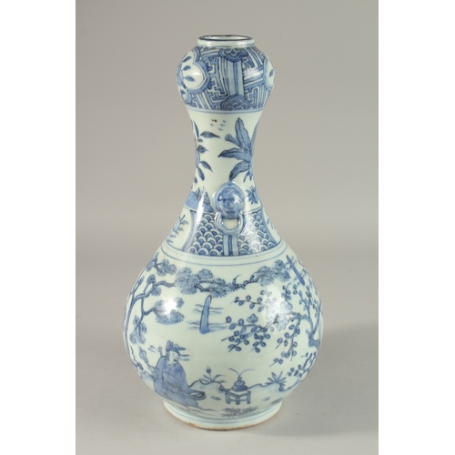 304 - A CHINESE BLUE AND WHITE PORCELAIN GARLIC HEAD VASE, painted with seated figures, 36cm high.