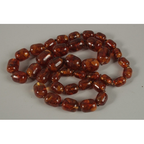 44 - AN AMBER-TYPE BEADED NECKLACE.