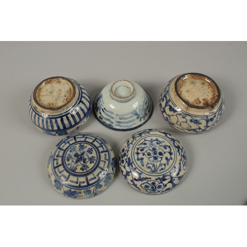 5 - A PAIR OF CHINESE BLUE AND WHITE PORCELAIN CIRCULAR BOXES AND COVERS, together with a small bowl, (3... 