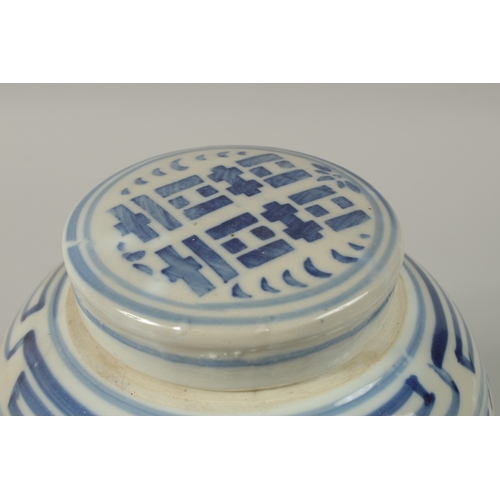 9 - A CHINESE BLUE AND WHITE PORCELAIN JAR AND COVER, 24cm high.