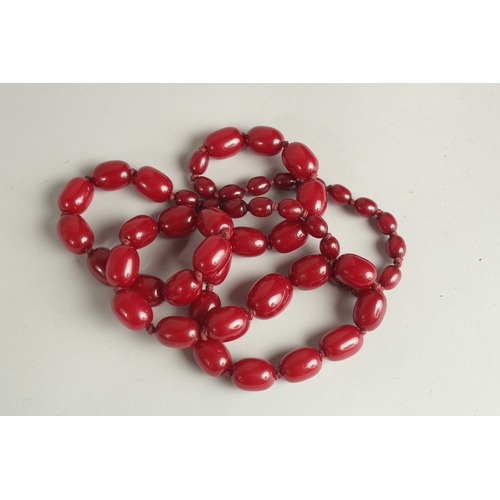 98 - A CHERRY AMBER STYLE BEADED NECKLACE, the beads of graduating sizes.