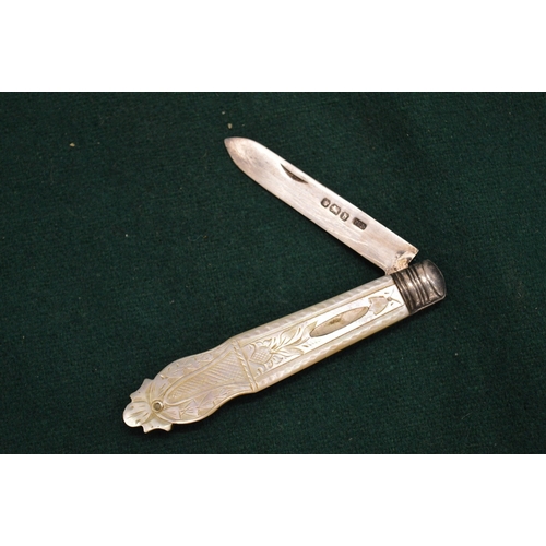 1015 - A silver and mother of pearl fruit knife.