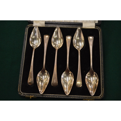 1104 - A cased set of six silver grapefruit spoons.