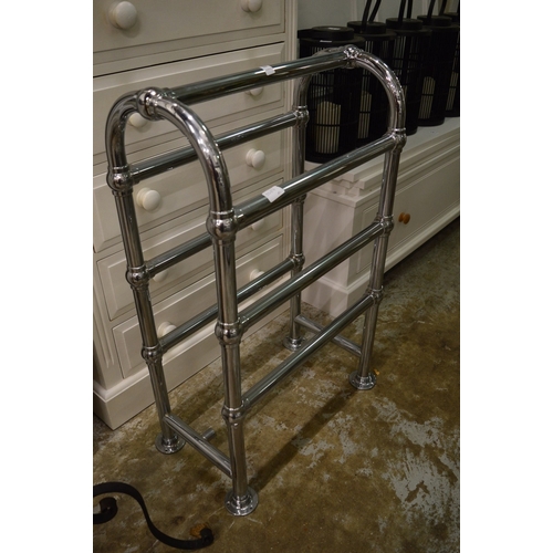 184 - A good Victorian style chrome plated towel rail style radiator.