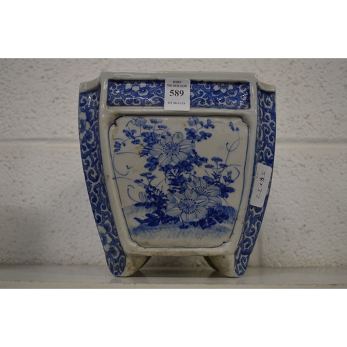 589 - A Japanese blue and white jardiniere.