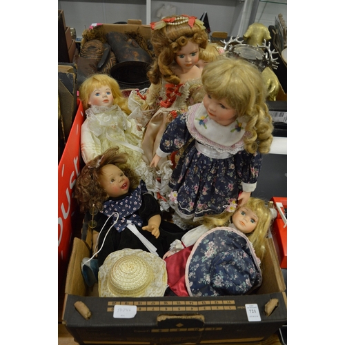 721 - Various collectors dolls.