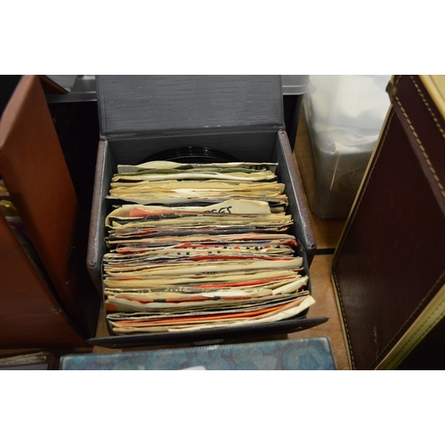 816 - A large quantity of single records etc.