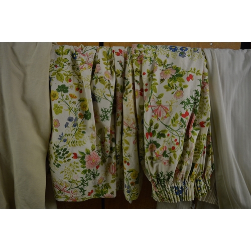 836 - A pair of floral curtains, lined, approx size 100cm wide x 100cm long together with spare material e... 